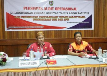 Sekda Seruyan Djainuddin Noor bersama Inspektur Seruyan Agus Suharto pada kegiatan Persiapan Audit Operasional Perangkat Daerah di Lingkungan Pemerintah Kabupaten Seruyan Tahun Anggaran 2022