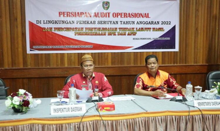 Sekda Seruyan Djainuddin Noor bersama Inspektur Seruyan Agus Suharto pada kegiatan Persiapan Audit Operasional Perangkat Daerah di Lingkungan Pemerintah Kabupaten Seruyan Tahun Anggaran 2022