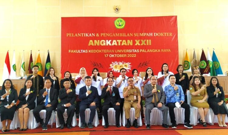 7 Dokter Muda Angkatan XXII FK UPR Dilantik