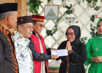 Fraksi NasDem Serahkan Bantuan ke Kontingen Kalteng Dalam MTQ Nasional ke XXIX di Kalsel
