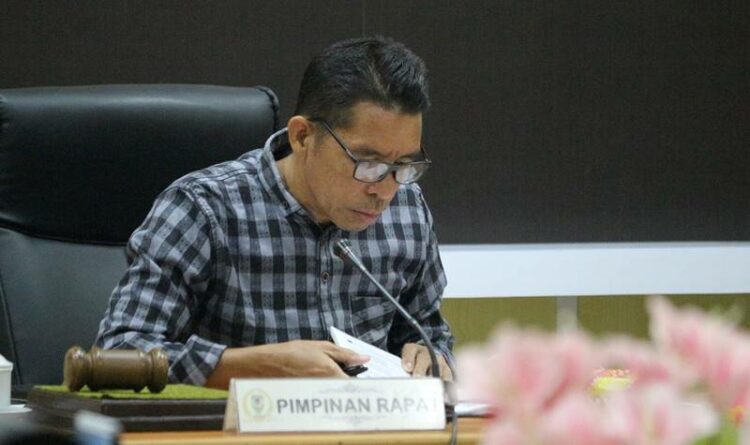 Wakil Ketua II DPRD Seruyan, Muhammad Aswin saat memimpin rapat bersama DPRD membahas hasil evaluasi Raperda APBD Perubahan 2022