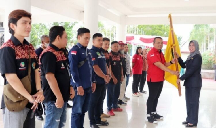 Penjabat Bupati Lepas Kontingen PWI Barsel Mengikuti Porwanas Ke XIII Jatim