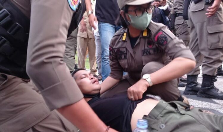 Demo Berdarah di Palangka Raya, Mahasiswa dan Satpol PP Tumbang