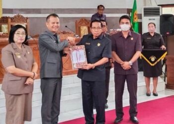 Bupati Ajukan Lima Raperda ke DPRD Gunung Mas