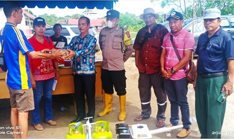 Nelayan di Jabiren Raya Dapat Bantuan Paket Konversi BBM