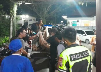 Teks Poto: Korban pada saat dievakuasi ke RSUD dr. Doris Sylvanus Palangka Raya