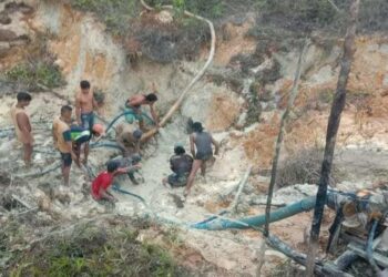 Lokasi tambang yang longsor menimbun para penambang lokal, Senin 14 November 2022.