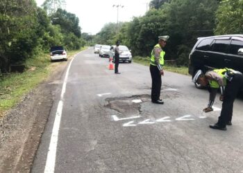 Banyaknya Jalan Rusak dan Berlubang, Satlantas Polres Katingan Beri Tanda