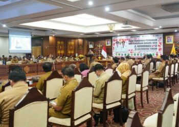 Rapat Koordinasi Pembinaan SDM Pengadaan Barang/Jasa dan Lembaga Pengadaan Secara Elektronik (LPSE) se-Kalteng, di Aula Eka Hapakat Kantor Gubernur Kalteng, Senin (14/11/2022)