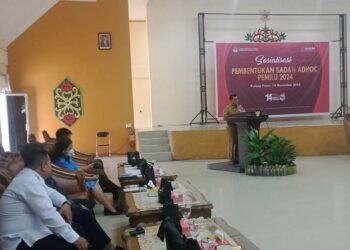 Keterangan Foto: Staf Ahli Bupati Pulang Pisau, Edi P Casmani saat membacakan sambutan pada acara pembentukan Badan Adhoc Pemilu 2024 di aula Bappeda setelah, Senin (14/11/2022)