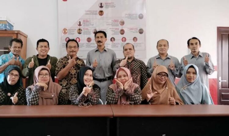 Tim Monev LLDIKTI Wilayah Kalimantan dan pimpinan STIH Sampit