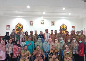 Jajaran Dinkes Kabupaten Seruyan berfoto bersama dengan Dinkes Kotim