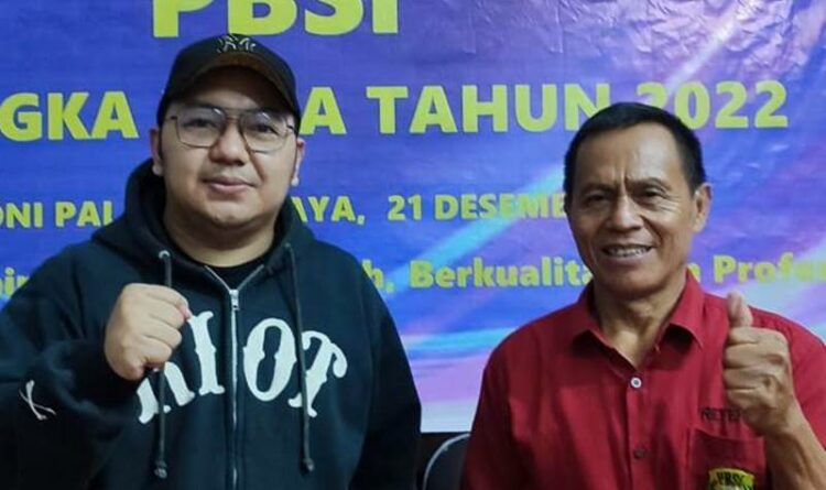 Ketua Pengurus Kota PBSI Palangka Raya, Rahman Arif (kiri) bersama Ketua Bidang Turnamen Pengprov PBSI Kalteng, Selut Rampay (kanan).