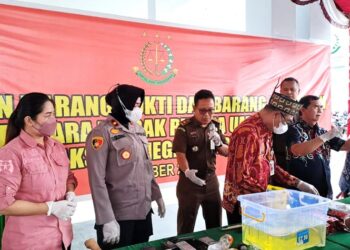 Kejari Kapuas Musnahkan Barbuk Narkotika Jenis Sabu dan Obat Daftar G