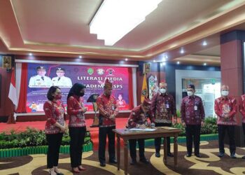 Teks Poto: Penandatanganan nota kesepahaman, KPID Kalteng bersama Pemprov Kalteng