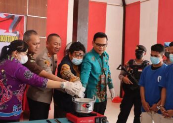 Proses pemusnahan barang bukti 100 gram sabu, oleh Polres Lamandau