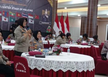 Teks Poto: Wakapolda Kalteng, Irjen Pol Ida Oetari Poernamasasi, pada saat menyampaikan sambutan