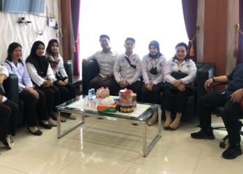 Wakil Ketua I Dewan Perwakilan Rakyat Daerah (DPRD) Kabupaten Kapuas Yohanes, menerima audiensi dari Tenaga Kontrak (Tekon) Dinas Komunikasi dan Informatika Kabupaten Kapuas