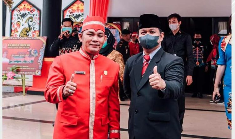 Wakil Ketua II DPRD Mura, Rahmanto Muhidin (kiri) usai pelaksanaan upacara HUT Ke-20 Kabupaten Murung Raya, Senin (1/8/2022)