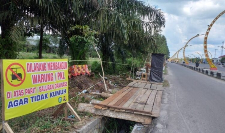 PKL Dilarang Membangun Warung di Atas Drainase