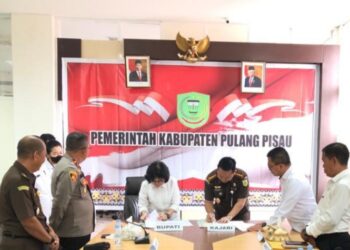 Kejari Teken MoU Berikan Pendampingan Hukum Kepada Pemkab Pulang Pisau