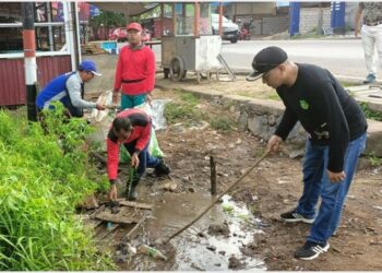 Gotong Royong Bersihkan Sarang Nyamuk