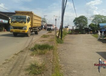 Trotoar Dekat Jembatan Ampah Kini Bersih dari Parkiran Liar dan Sampah