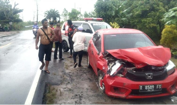 Diduga Mengantuk, Pengemudi Ini Nyaris Tewas Akibat Menghantam Pembatas Jalan