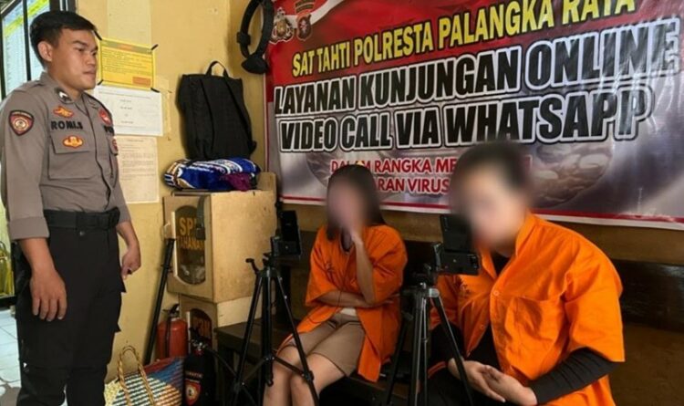 Melepaskan Rindu Walau Melalui Layar