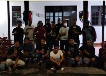 Tim petugas gabungan yang berhasil mengamankan tersangka S alias Afi (foto : ist)