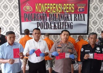 Teks Poto: Wakapolresta Palangka Raya, AKBP Andiyatna, pada saat menunjukkan barang bukti narkotika