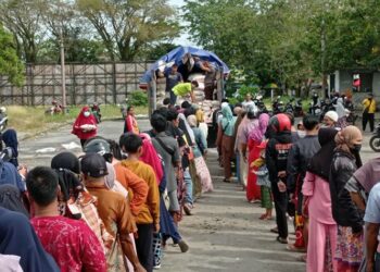 Warga Palangka Raya Serbu Pasar Penyeimbang, 8 Ton Beras Murah Ludes