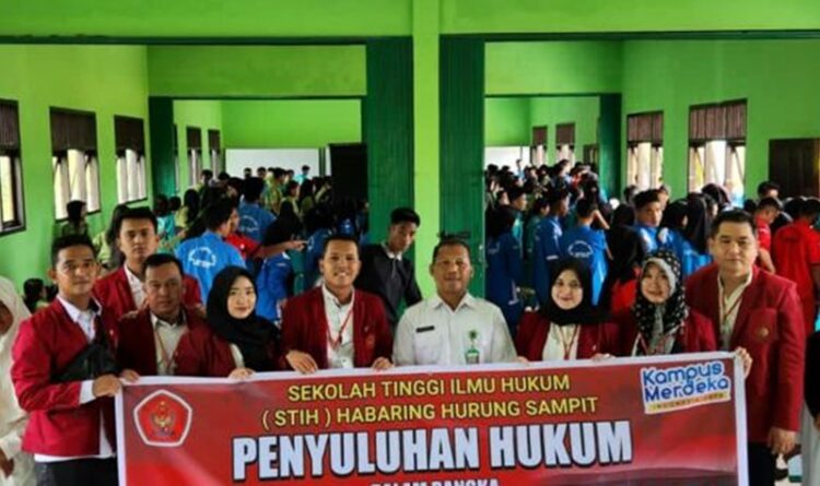 150 siswa di SMKN 1 Cempaga Hulu, Kotim saat  penyuluhan hukum
