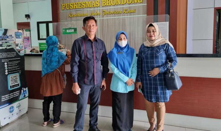 Anggota DPRD Seruyan Hj Masfuatun saat melakukan kunjungan di Puskesmas Brondong Kabupaten Lamongan, Jawa Timur, guna menggali informasi terkait BLUD