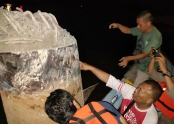 Kembali Terjadi, Tongkang Menabrak Fender Jembatan Kalahien