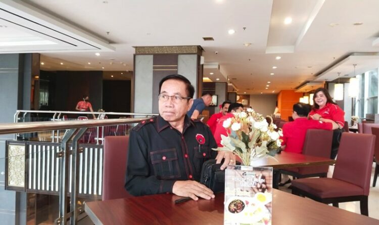 Foto : Ketua DPRD Gumas Akerman Sahidar, sedang mengunjungi acara di sebuah hotel di Palangka Raya, Minggu (26/2).