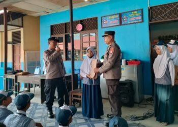Polsek Pahandut Adakan Program Police Goes To School ke MTs Islamiyah