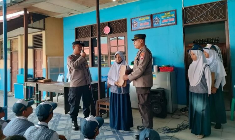 Polsek Pahandut Adakan Program Police Goes To School ke MTs Islamiyah