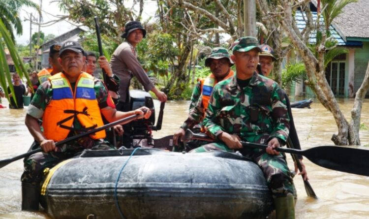 Dandim 1011/KLK Bersama Tim Terpadu Tinjau Lokasi Banjir