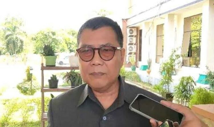 Anggota DPRD Kabupaten Katingan Rudi Hartono ketika memberikan keterangan pers, Senin (20/3/2023).