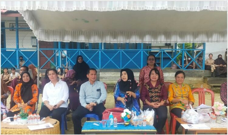 Foto : Anggota DPRD Mura, Susilo (tengah) saat menghadiri kegiatan panen raya projek penguatan profil pelajar Pancasila di SMPN 1 Murung