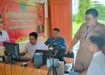 Dukcapil Pulpis Jemput Bola Perekaman e-KTP Pemula di Sekolah