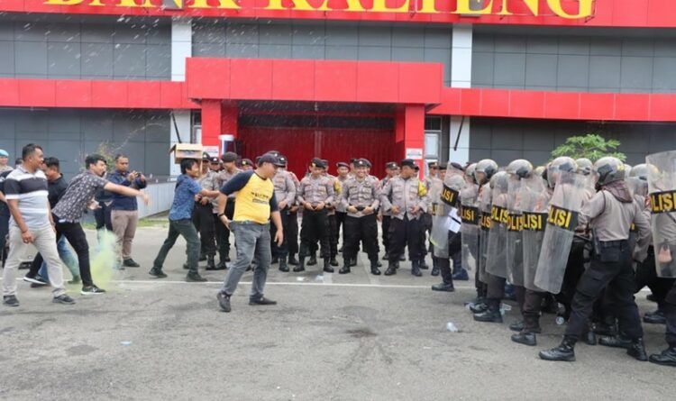 Tingkatkan Kemampuan, Polresta Palangka Raya Gelar Simulasi Penanganan Massa