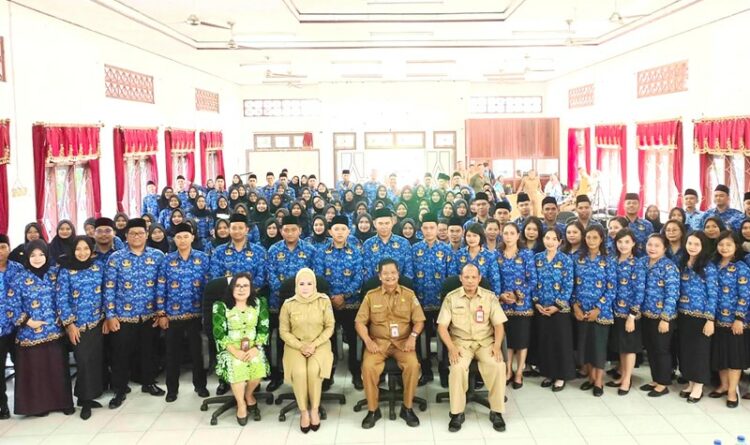 139 CPNS Resmi diangkat Menjadi PNS, Wakil Bupati Seruyan Serahkan SK