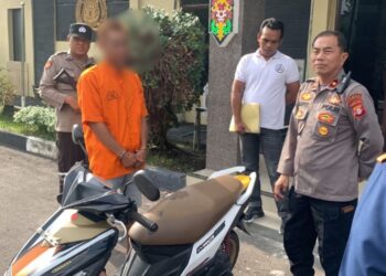 Pria Ini Tega Curi Sepeda Motor Anak Angkatnya