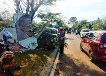 Mobil Hantam Pesepeda Motor, 2 Orang Luka Parah