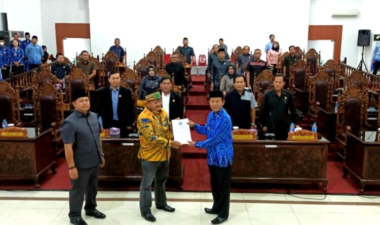Plt Bupati Terima Rekomendasi LKPj Bupati 2022 dari DPRD Kapuas