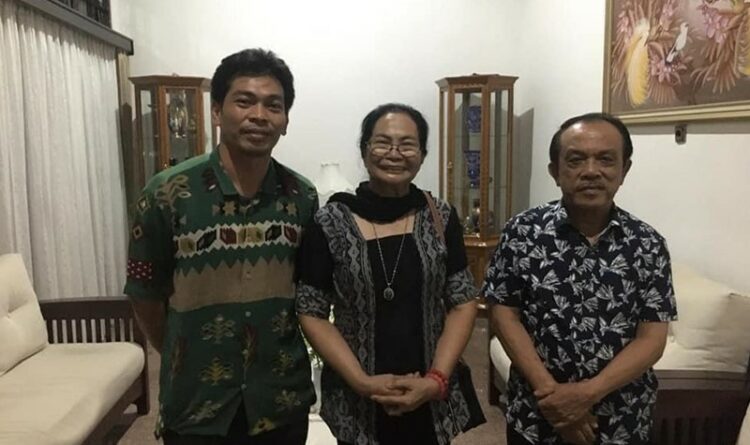 Keterangan : Foto bersama Politisi Senior Golkar, Abdul Razak (Kanan) dan Mutiara Usop (Tengah). (ist)