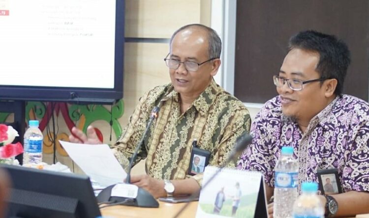 Keterangan : Kepala BPS Kalteng, Eko Marsoro (Kiri). (ist)