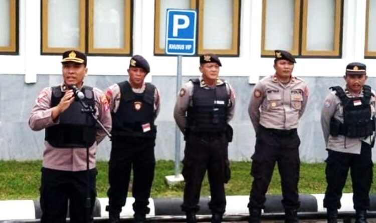 Arahan Kabagops Polresta Palangka Raya ke Personel Sebelum Amankan Aksi Mahasiswa